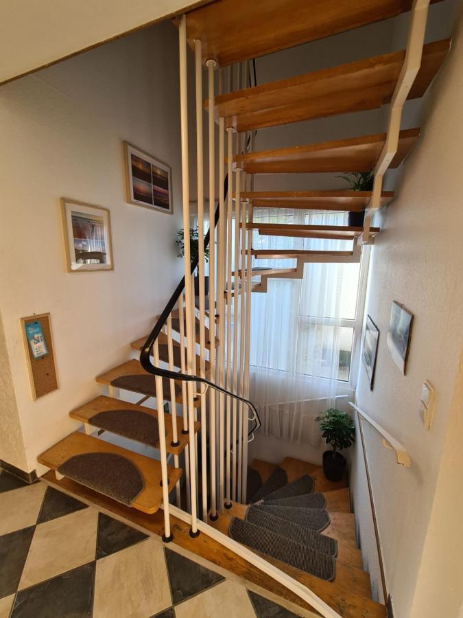 Geraeumiges Ferienhaus In Bad Salzuflen Mit Einfacher Ausstattung, Fuer Geschaeftsreisende, Gruppen Oder Familien Geeignet, 4 Schlafzimmer Экстерьер фото