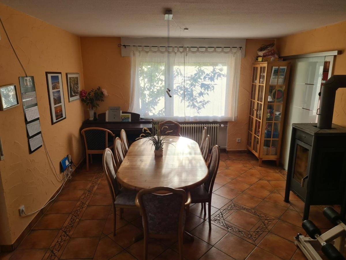 Geraeumiges Ferienhaus In Bad Salzuflen Mit Einfacher Ausstattung, Fuer Geschaeftsreisende, Gruppen Oder Familien Geeignet, 4 Schlafzimmer Экстерьер фото