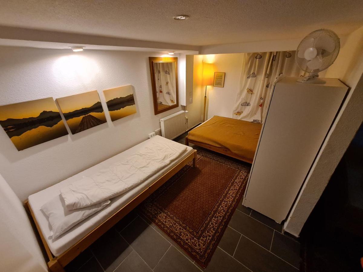 Geraeumiges Ferienhaus In Bad Salzuflen Mit Einfacher Ausstattung, Fuer Geschaeftsreisende, Gruppen Oder Familien Geeignet, 4 Schlafzimmer Экстерьер фото