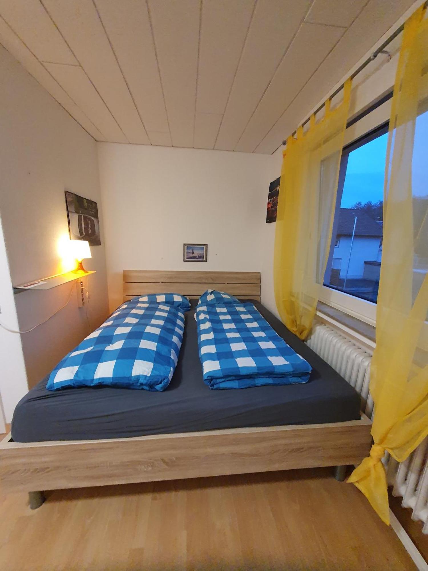 Geraeumiges Ferienhaus In Bad Salzuflen Mit Einfacher Ausstattung, Fuer Geschaeftsreisende, Gruppen Oder Familien Geeignet, 4 Schlafzimmer Экстерьер фото